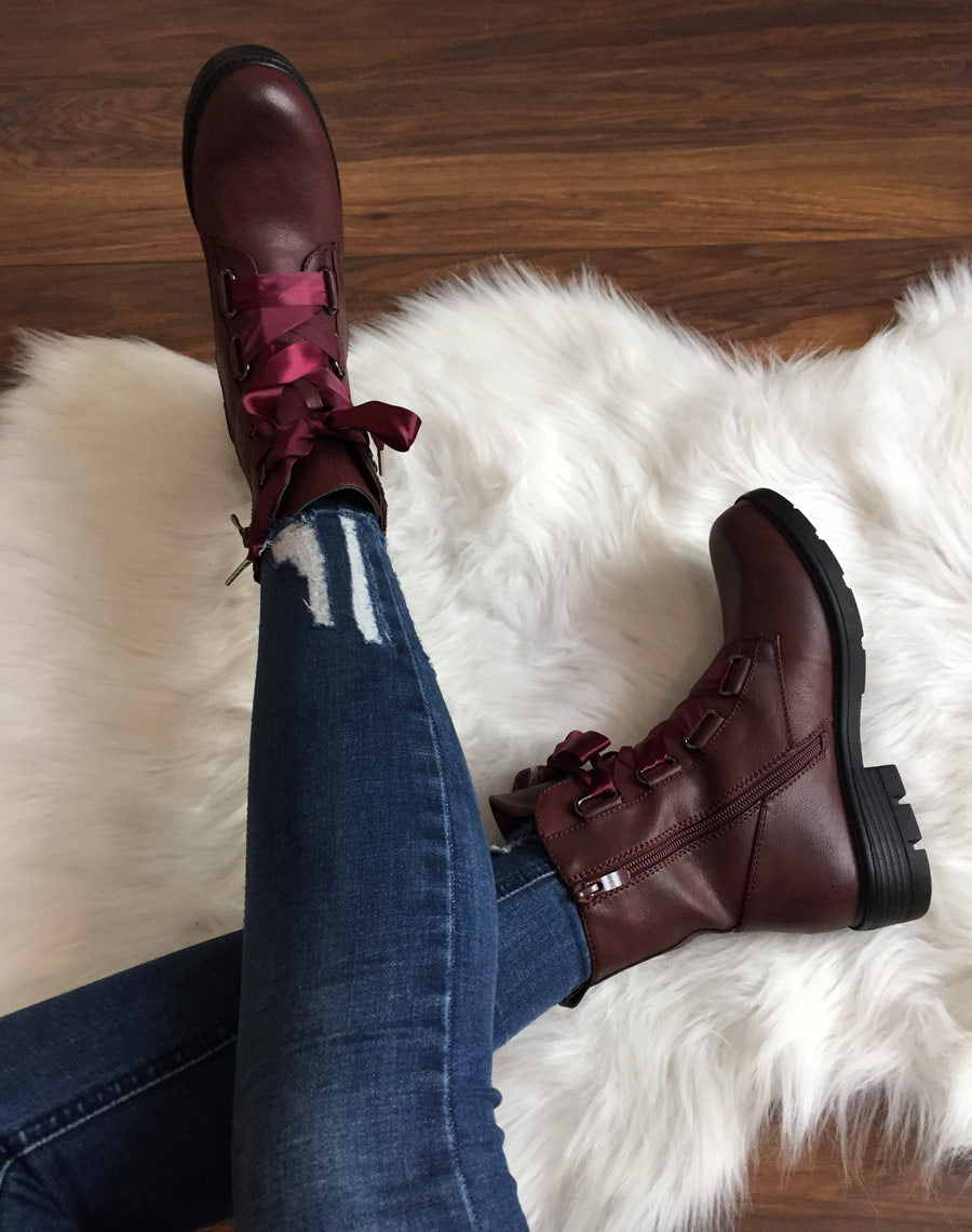 Chaussures montantes bordeaux lacets en satin