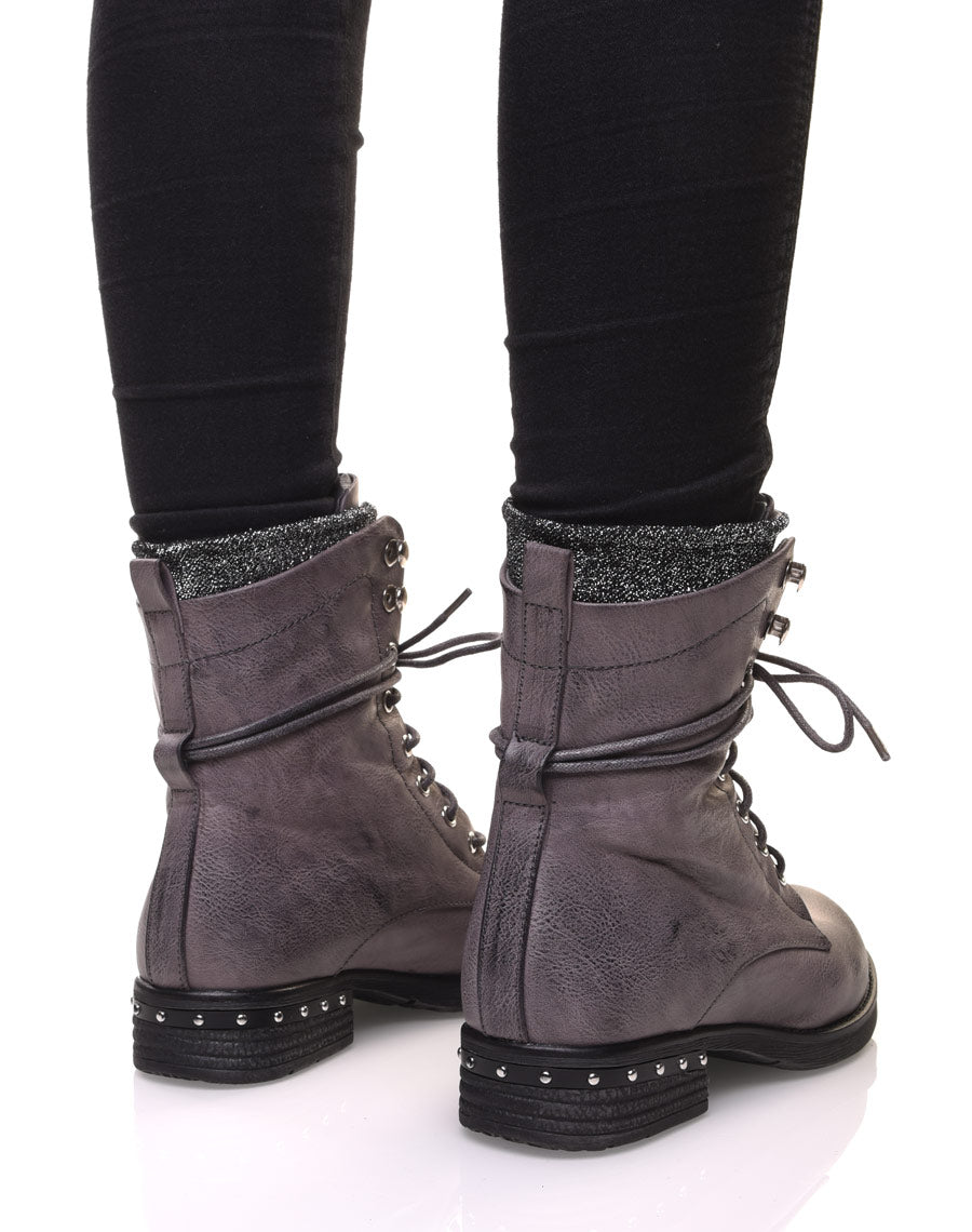 Chaussures montantes à lacets grises