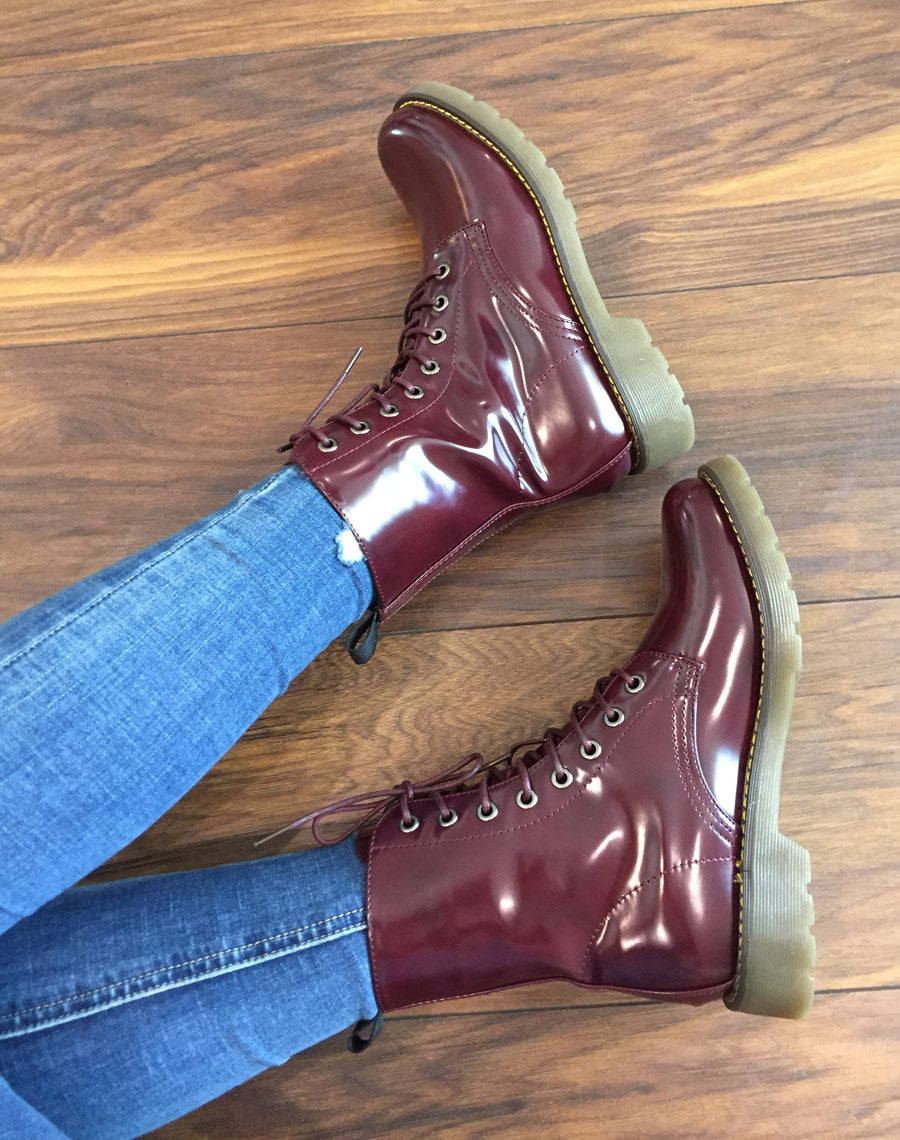 Chaussures montantes vernis bordeaux