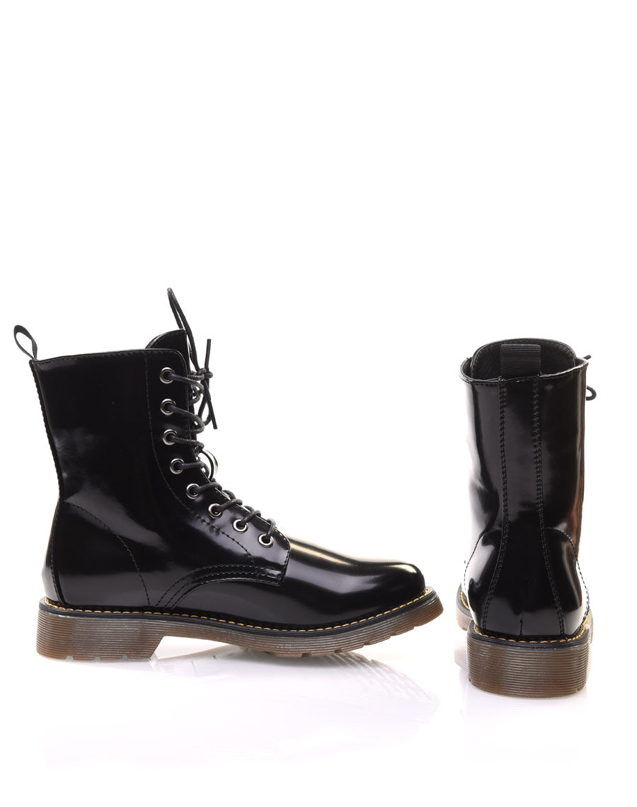 Chaussures montantes vernis noires