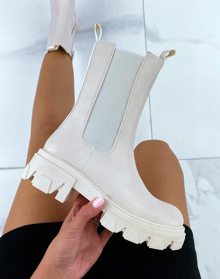 Chelsea beiges montantes à semelle talonnée et crantée