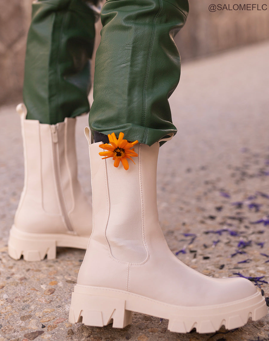 Chelsea beiges montantes à semelle talonnée et crantée