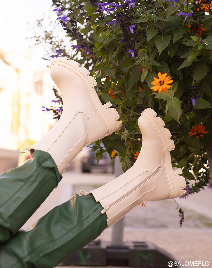 Chelsea beiges montantes à semelle talonnée et crantée