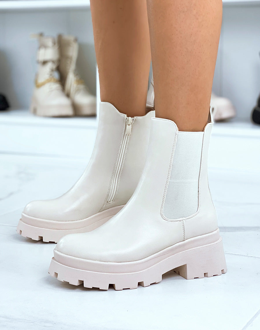 Chelsea boots beiges montantes à talon et semelle crantée