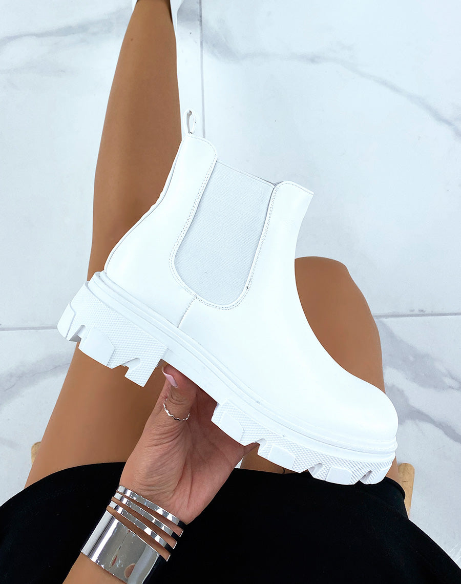 Chelsea boots blanches talonnées à semelle crantée