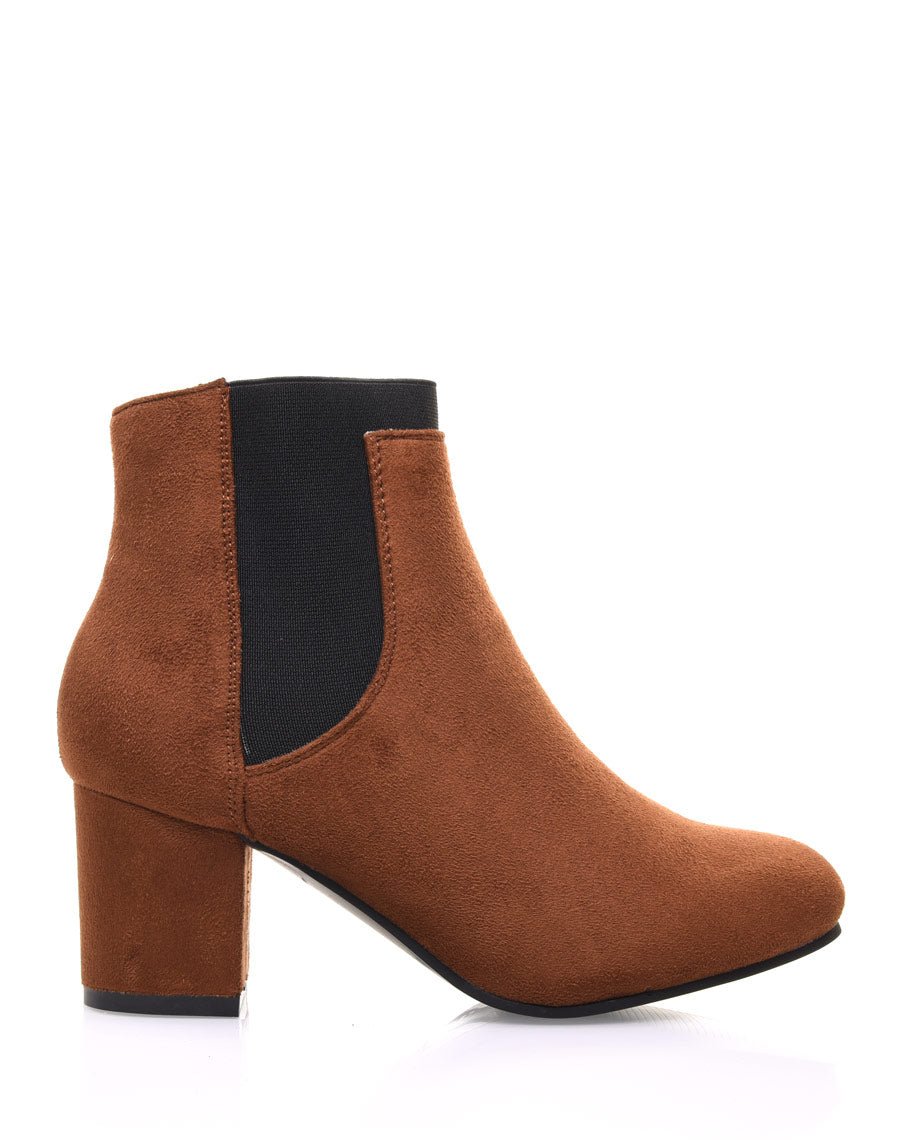 Chelsea boots camel entièrement en suédine talons mi haut