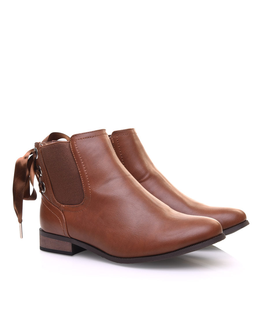 Chelsea boots camel à oeillets et noeud