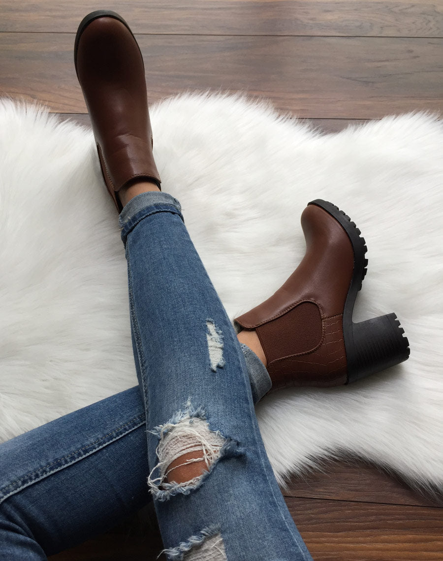 Chelsea boots camel à talon et effet croco