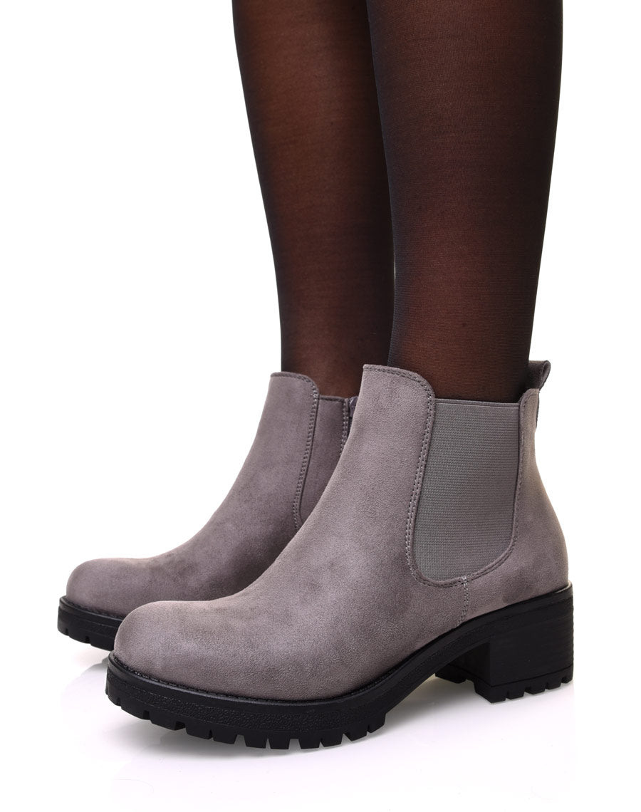 Chelsea boots grises en suédine à talon mi haut