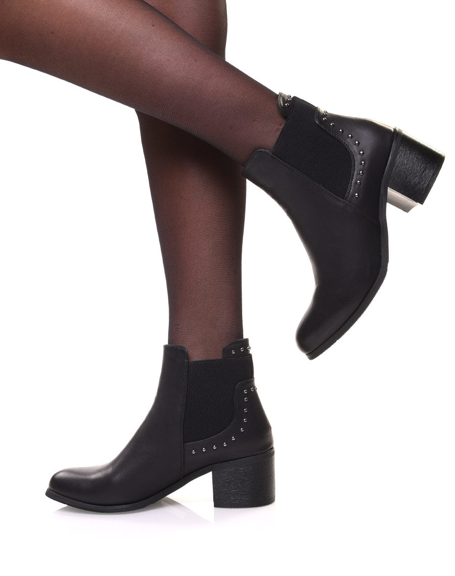 Chelsea boots noires cloutés à petits talons