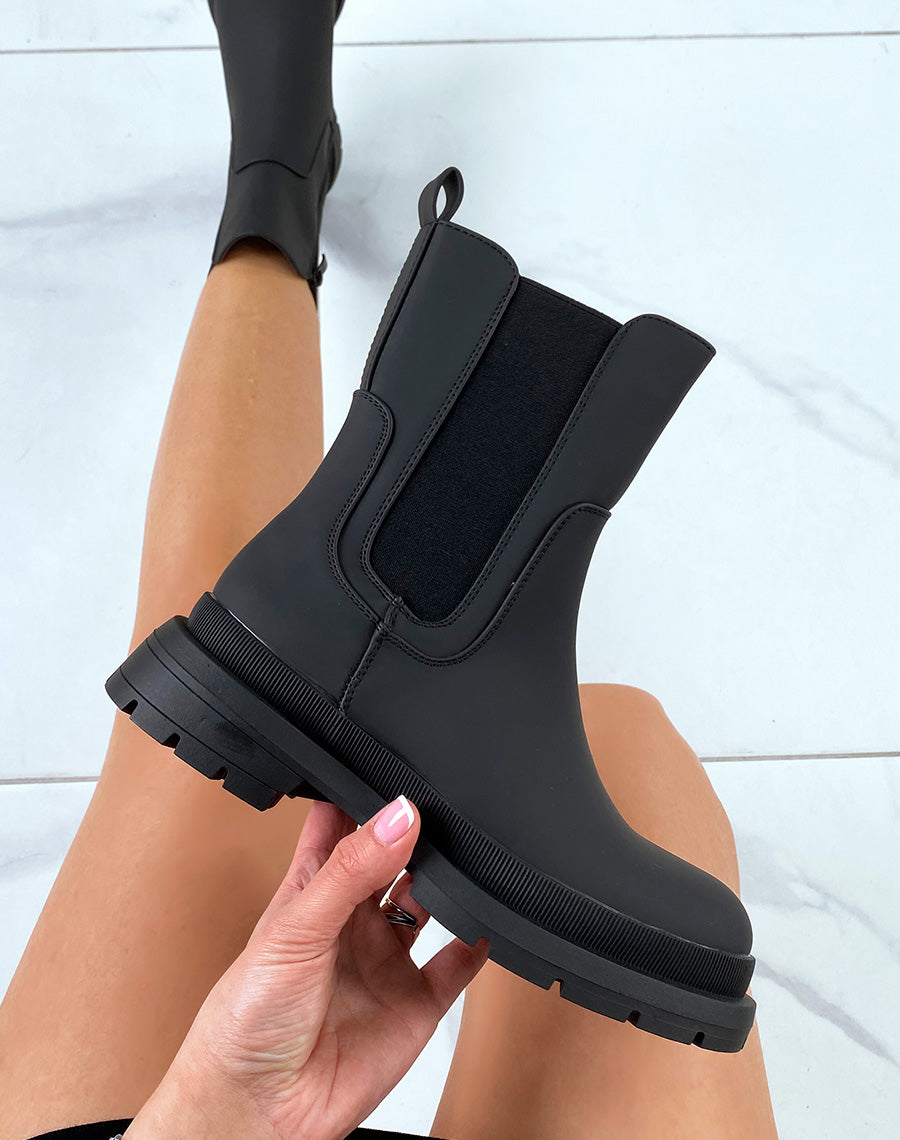 Chelsea boots noires gommées à empiècements