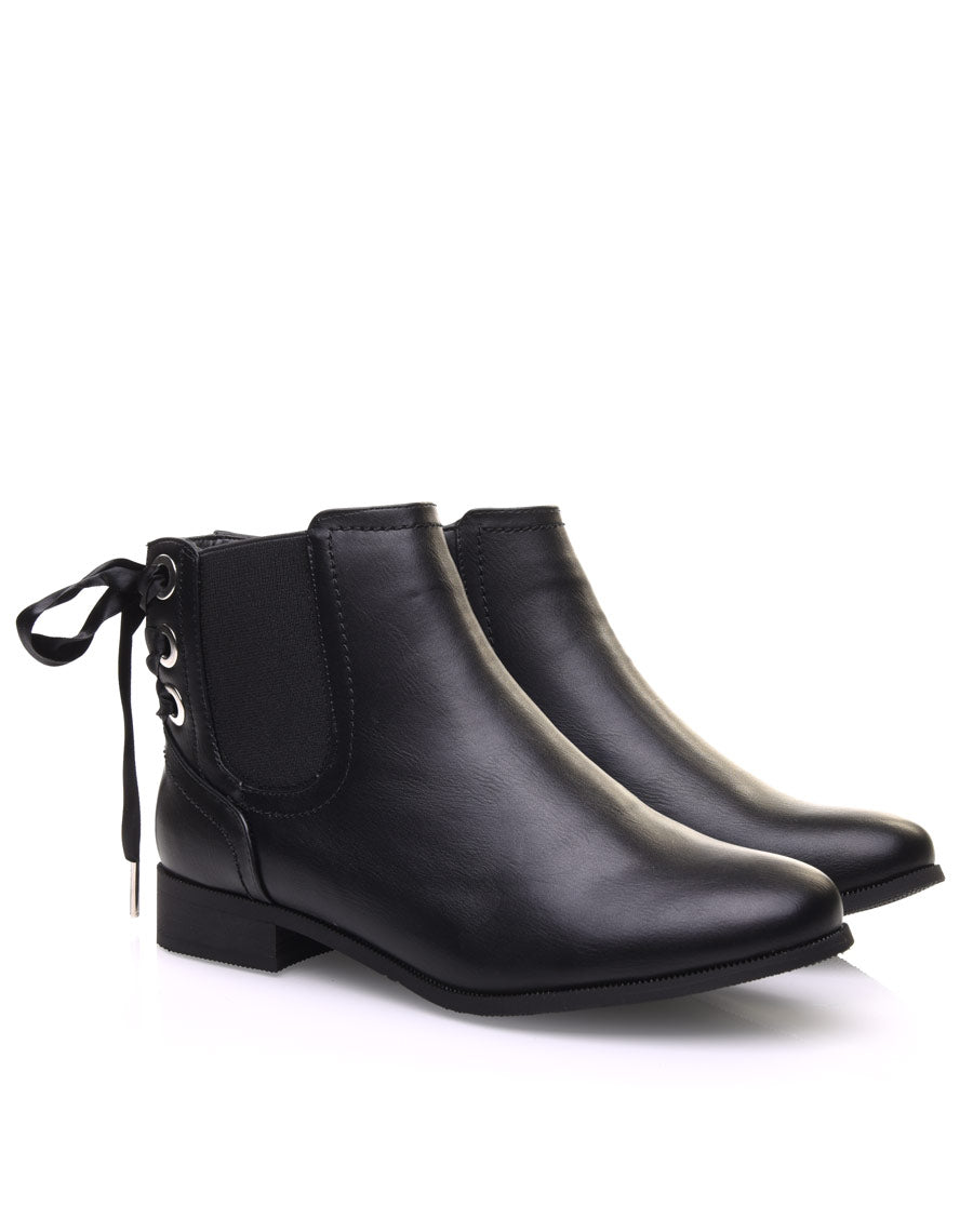 Chelsea boots noires à oeillets et noeud
