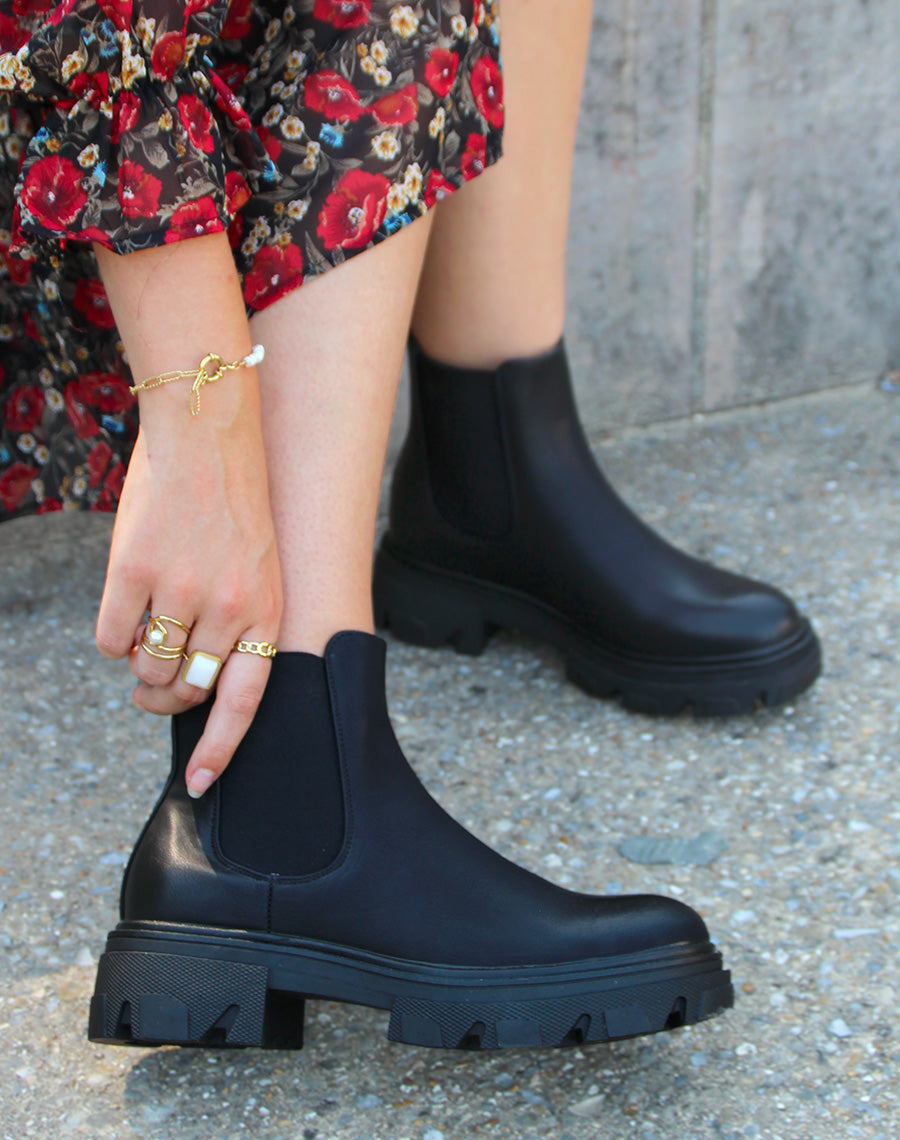 Chelsea boots noires talonnées à semelle crantée