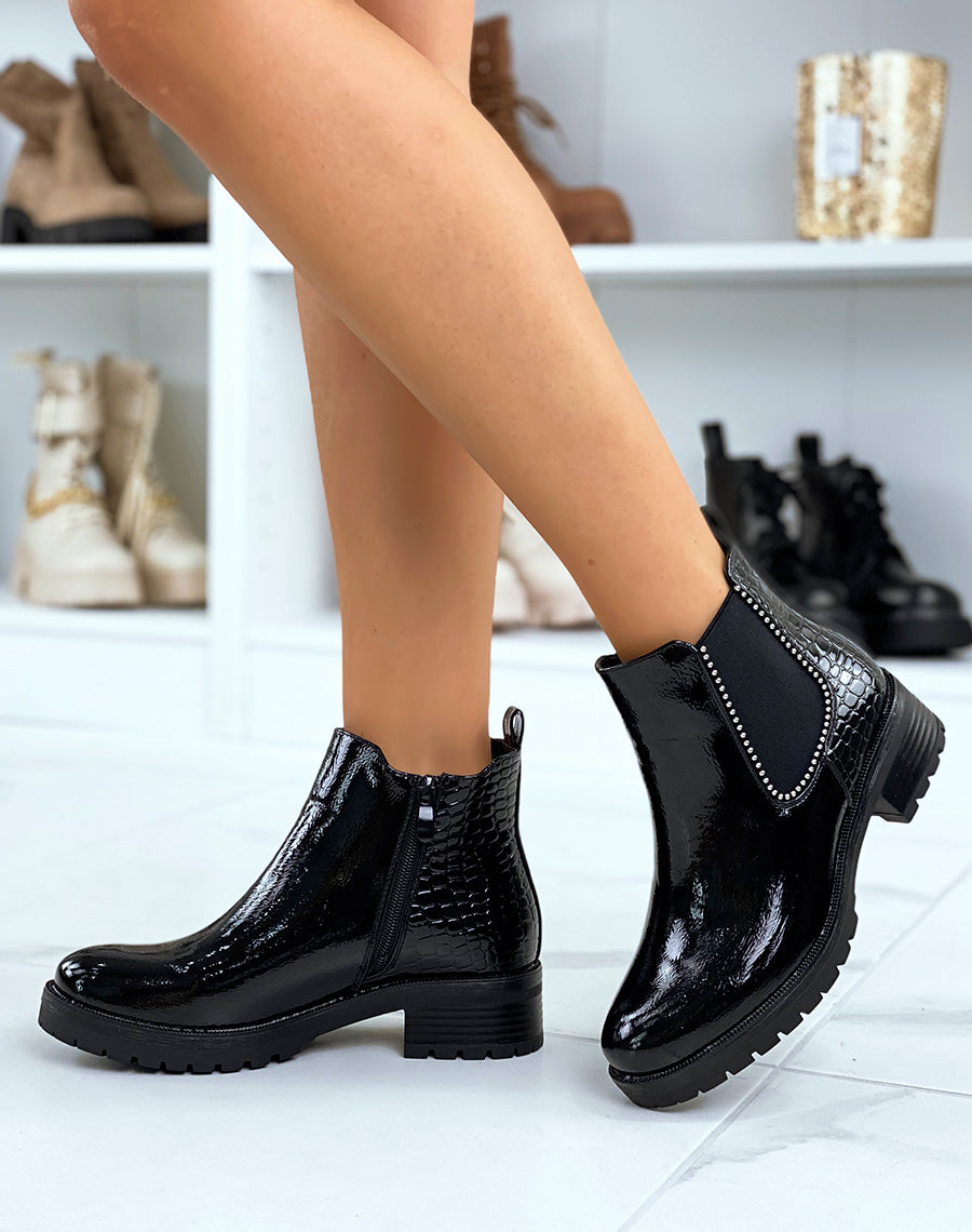 Chelsea boots noires vernies effet croco talonnées à petits clous argentés