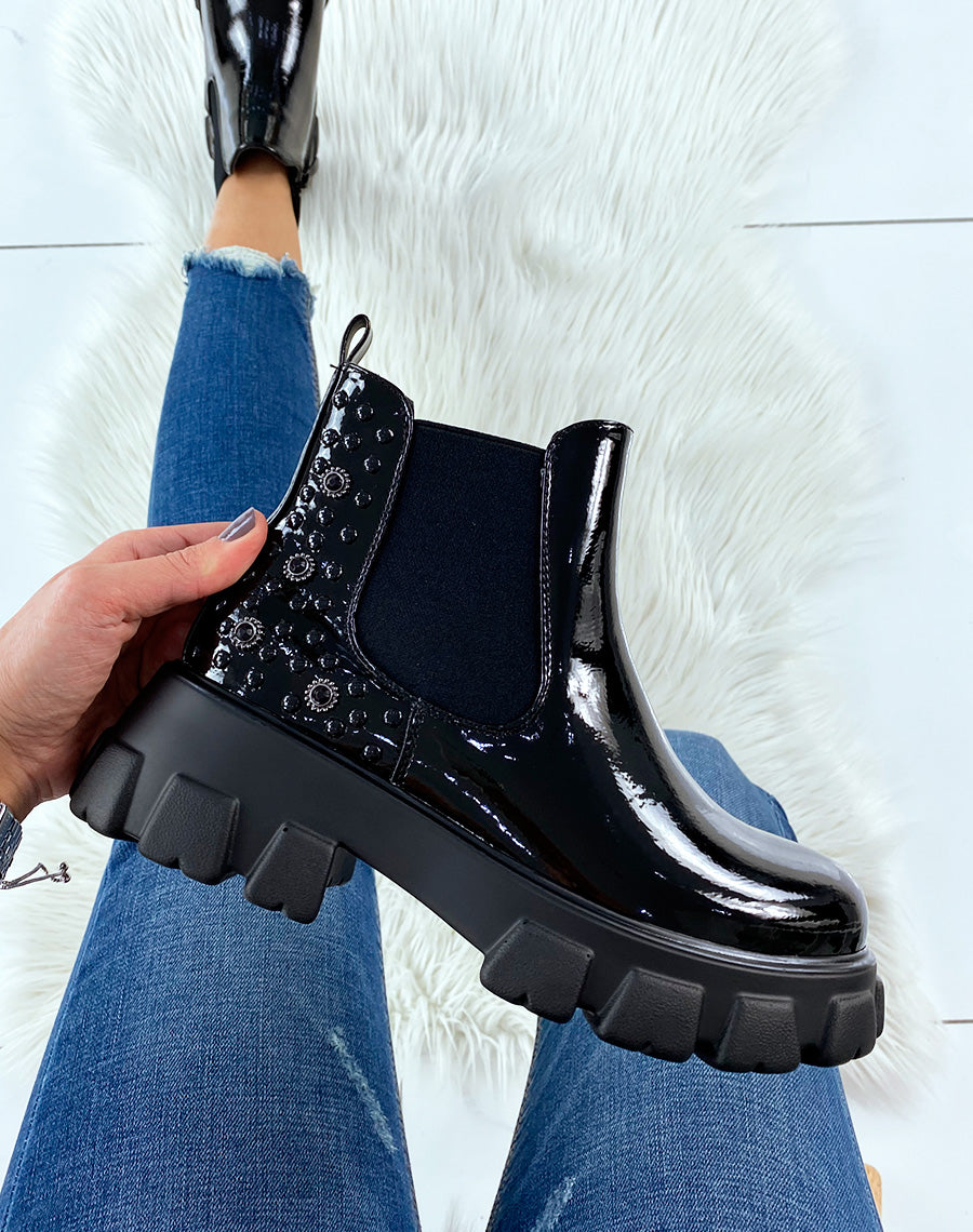 Chelsea boots noires vernies à ornements et semelles crantées