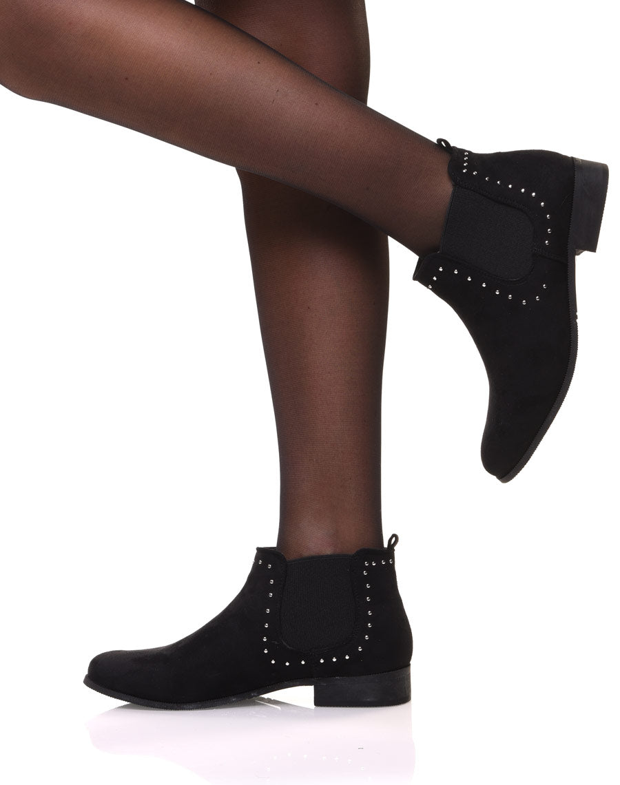 Chelsea boots noirs en suédine ornés de clous