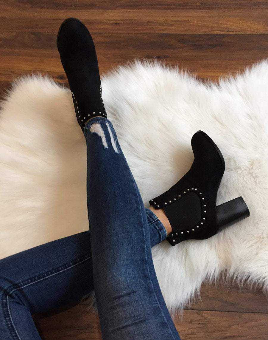 Chelsea boots noirs ornés de clous et à talons