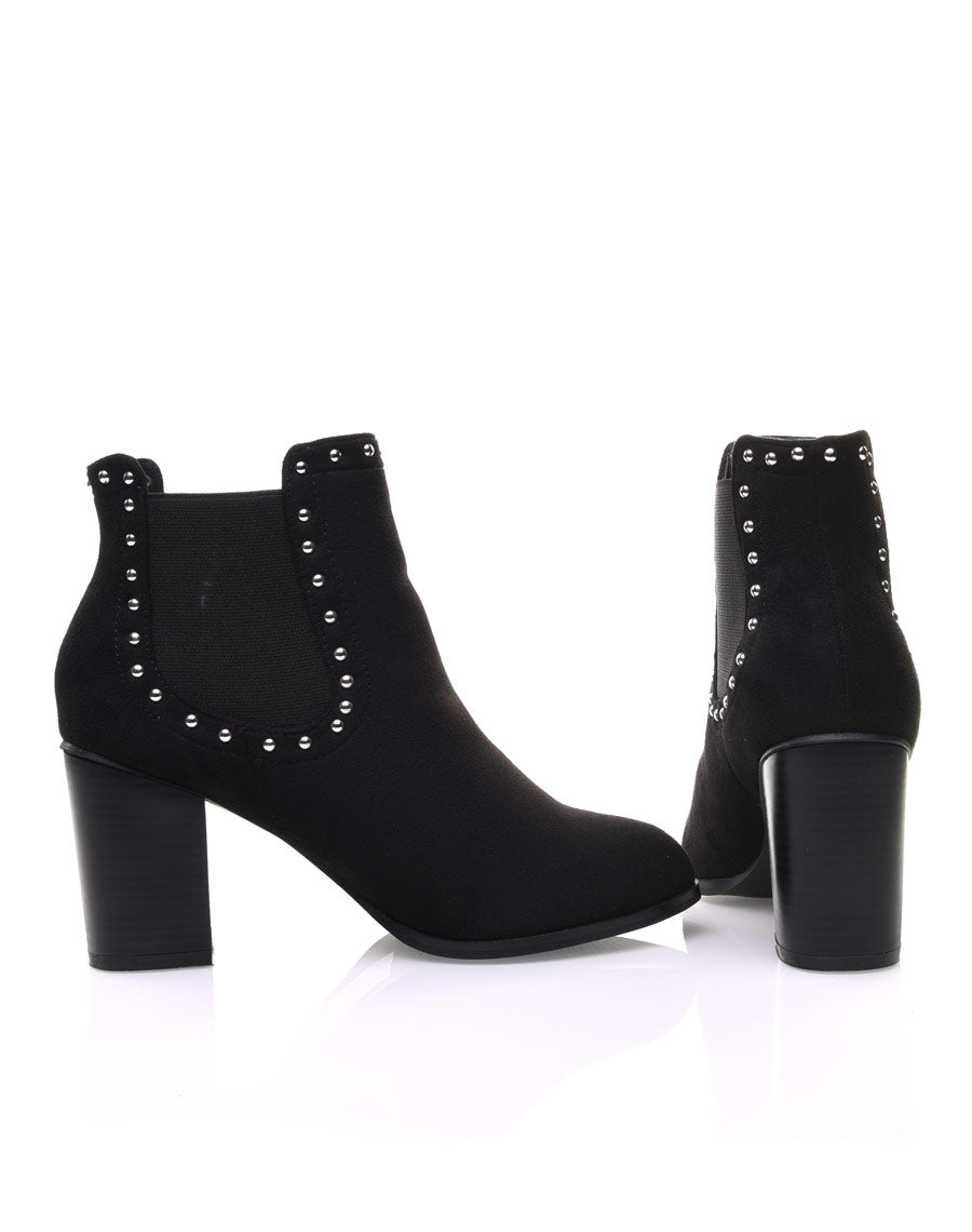 Chelsea boots noirs ornés de clous et à talons