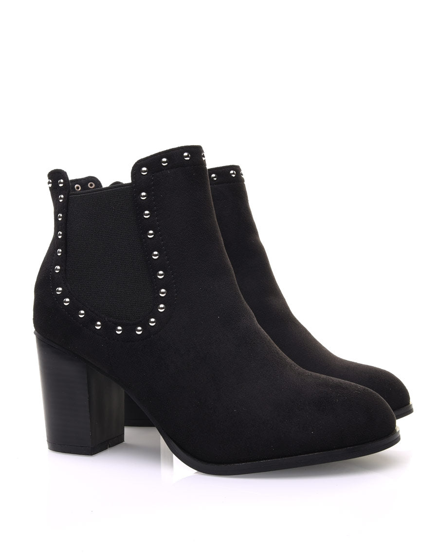 Chelsea boots noirs ornés de clous et à talons