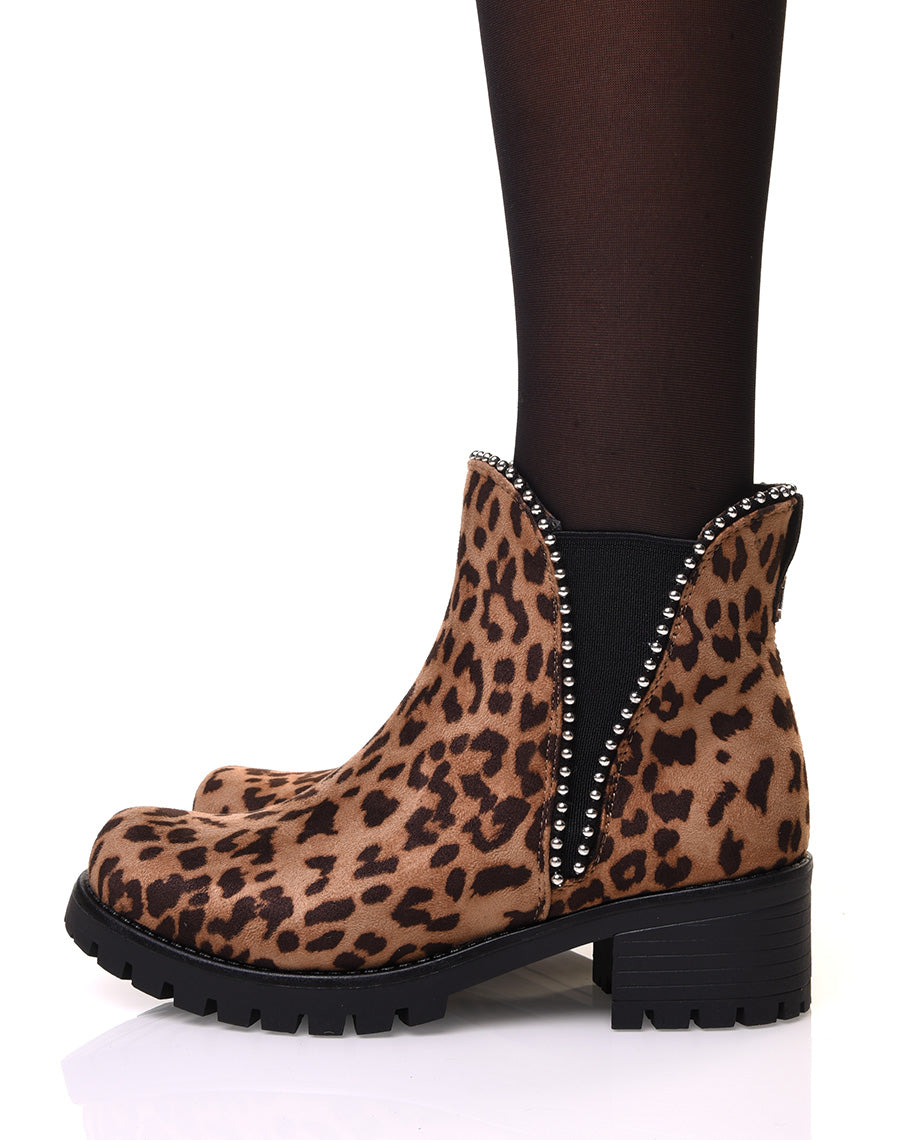 Chelsea boots semelles crantées léopard à clous ronds