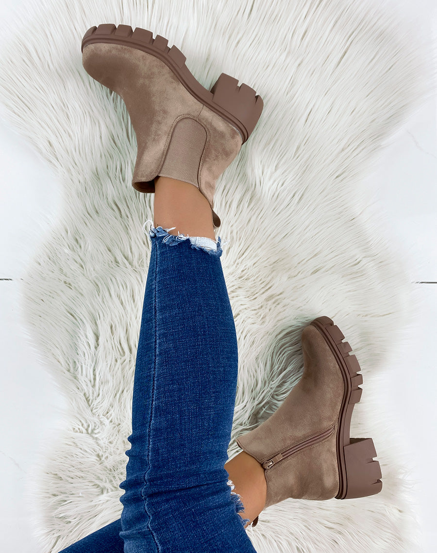 Chelsea marron clair en suédine et semelle épaisse et talonnée