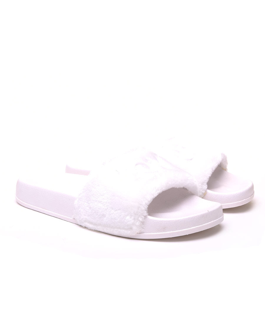 Claquettes blanches à fourrure