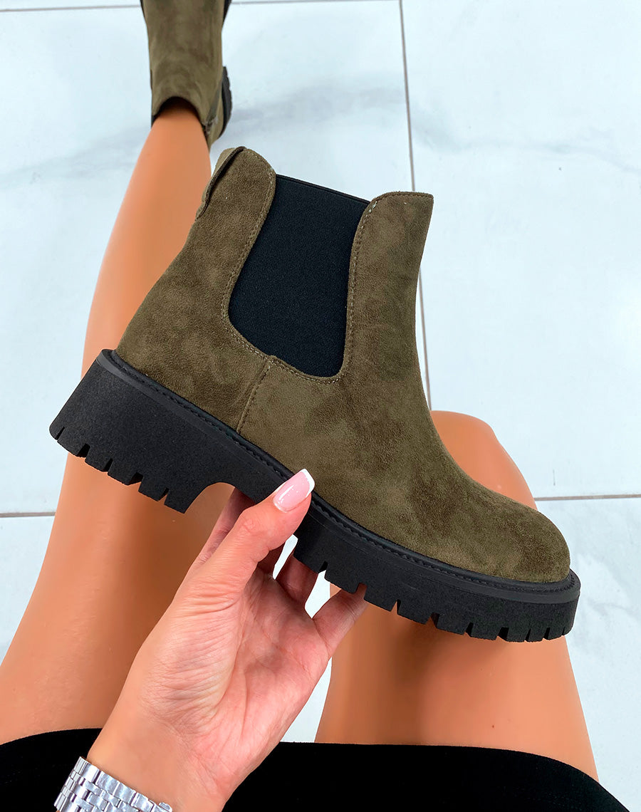 Éclectique et Branchée : Bottines Vertes Basses en Suédine Style Chelsea