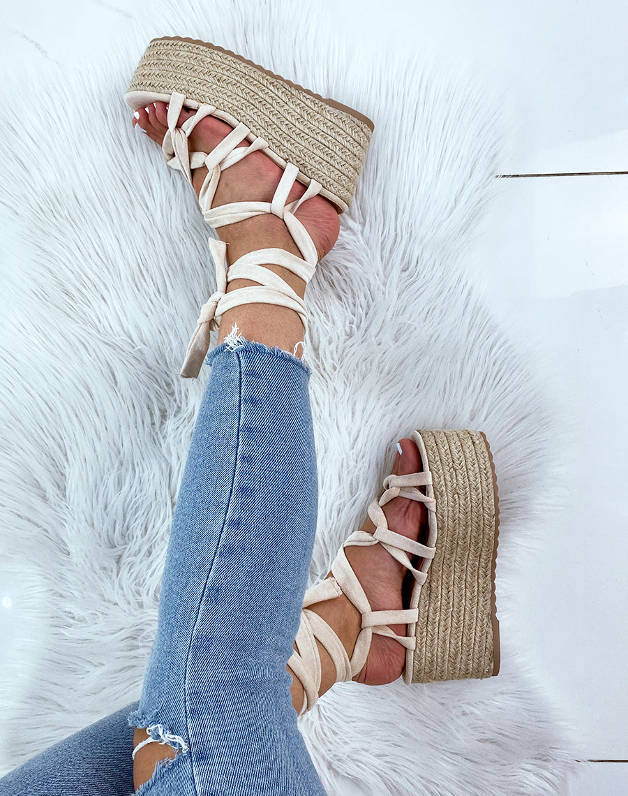 Compensée beige à bride entrecroisée