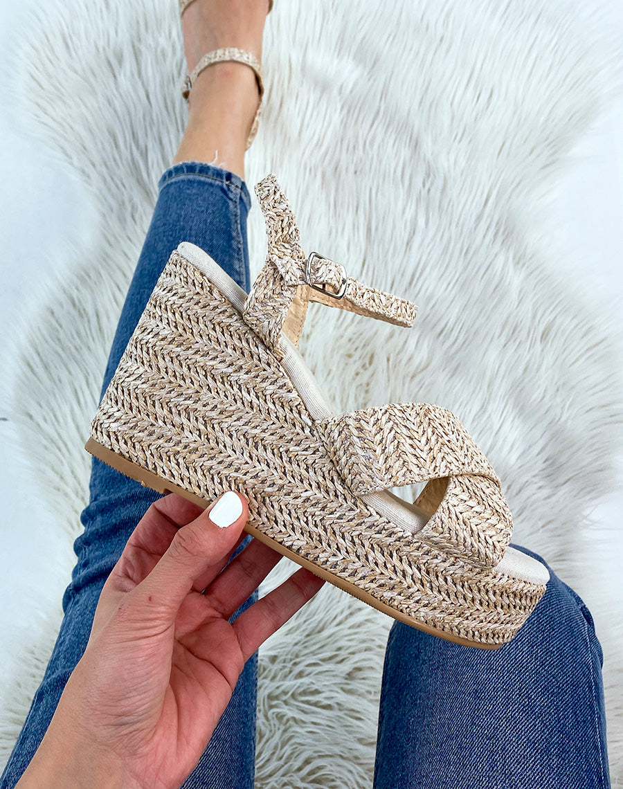 Compensée beige foncé à brides et semelle tressée