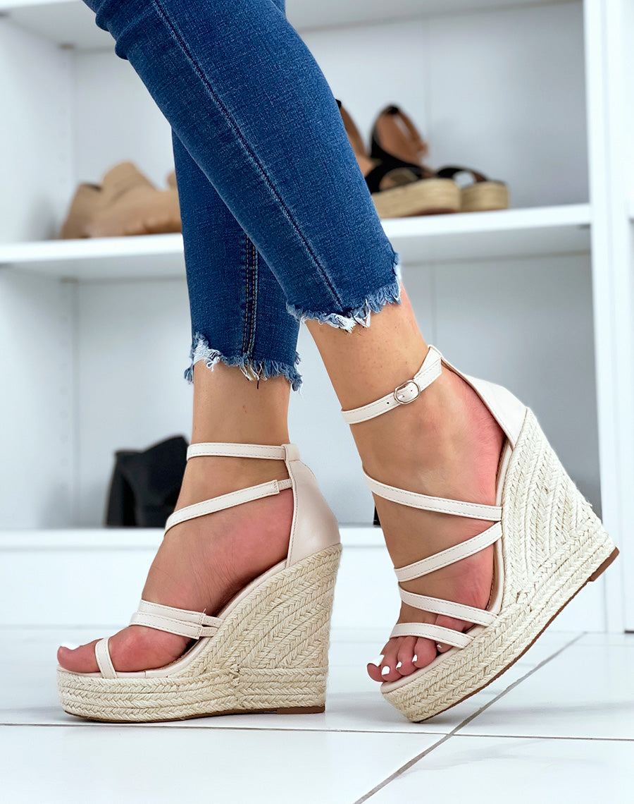 Compensée beiges à lanières entrecroisées et talon haut