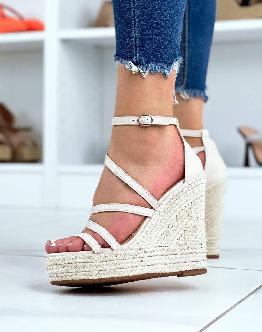 Compensée beiges à lanières entrecroisées et talon haut