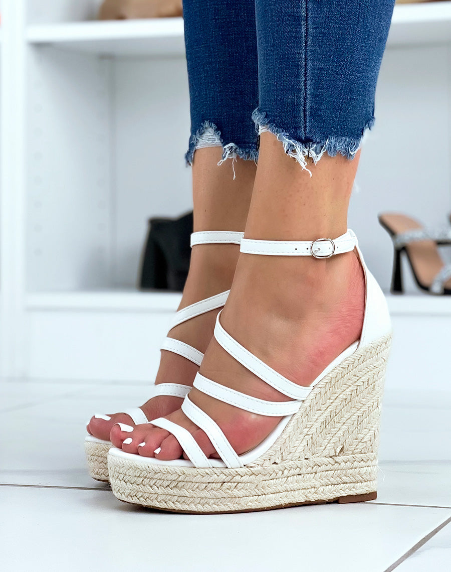 Compensée blanches à lanières entrecroisées et talon haut
