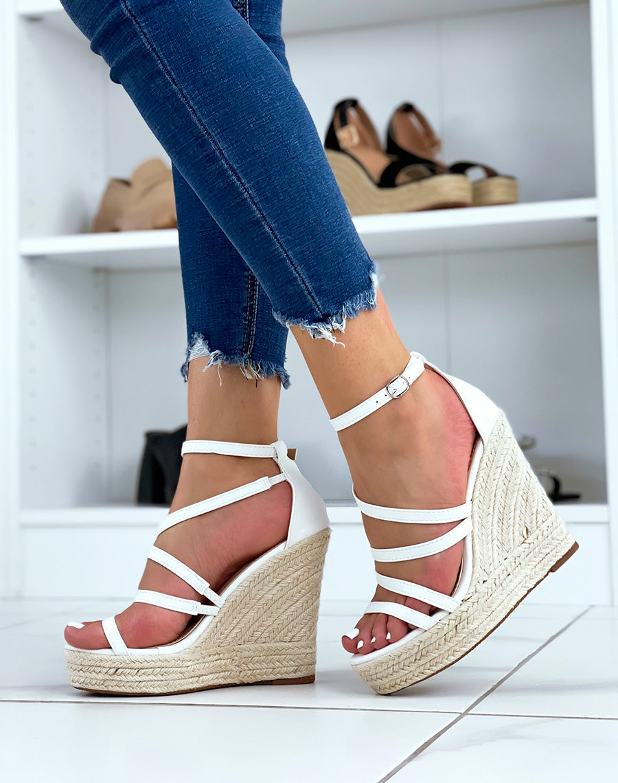 Compensée blanches à lanières entrecroisées et talon haut