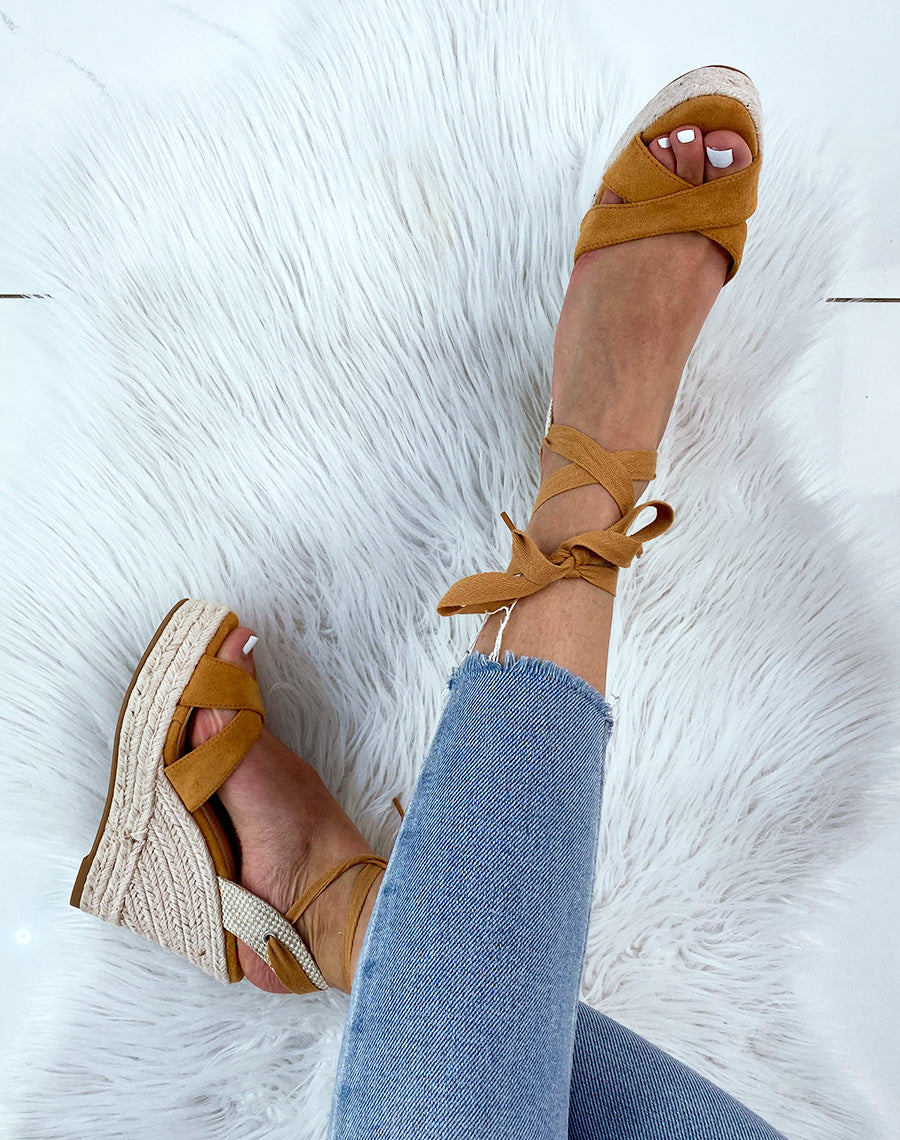 Compensée camel en suédine