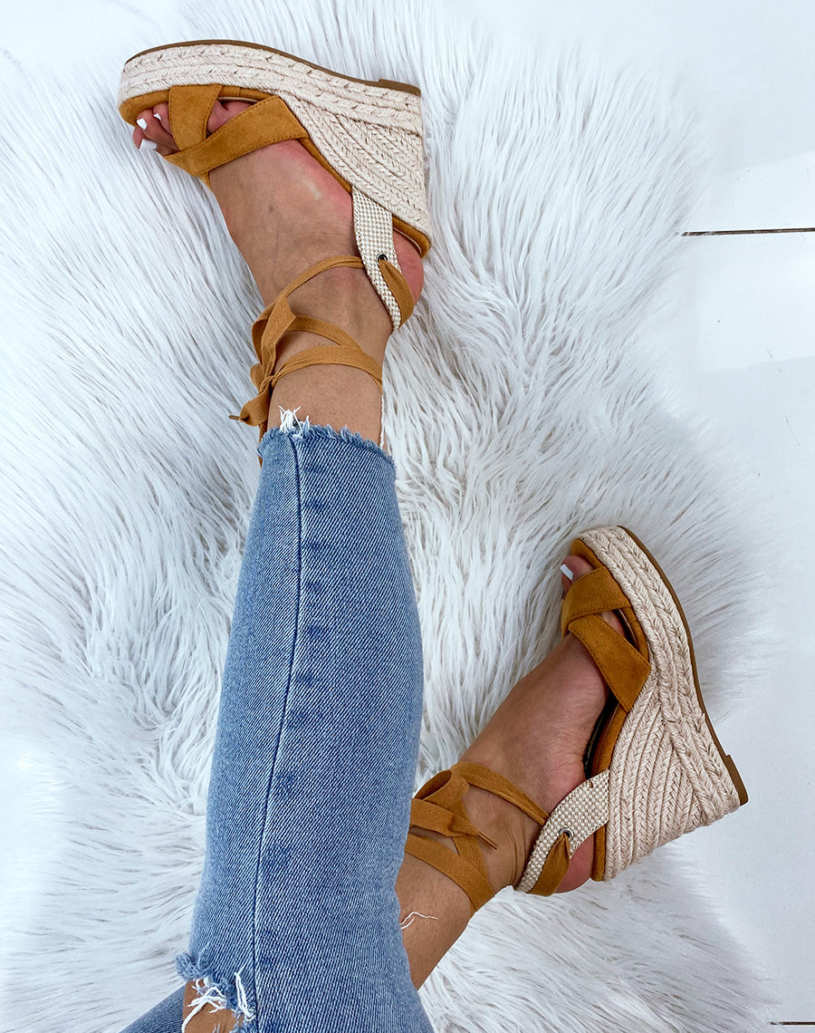 Compensée camel en suédine