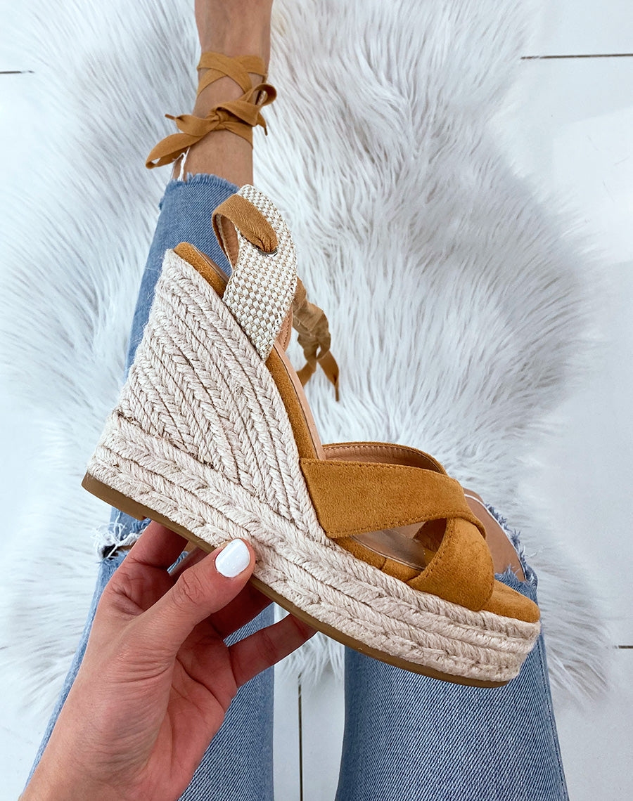 Compensée camel en suédine