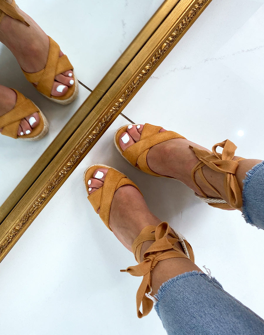 Compensée camel en suédine