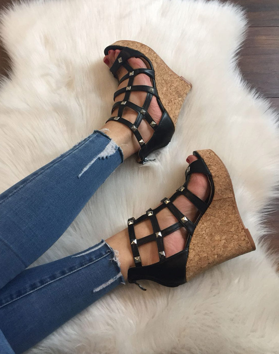 Compensée noires cloutées