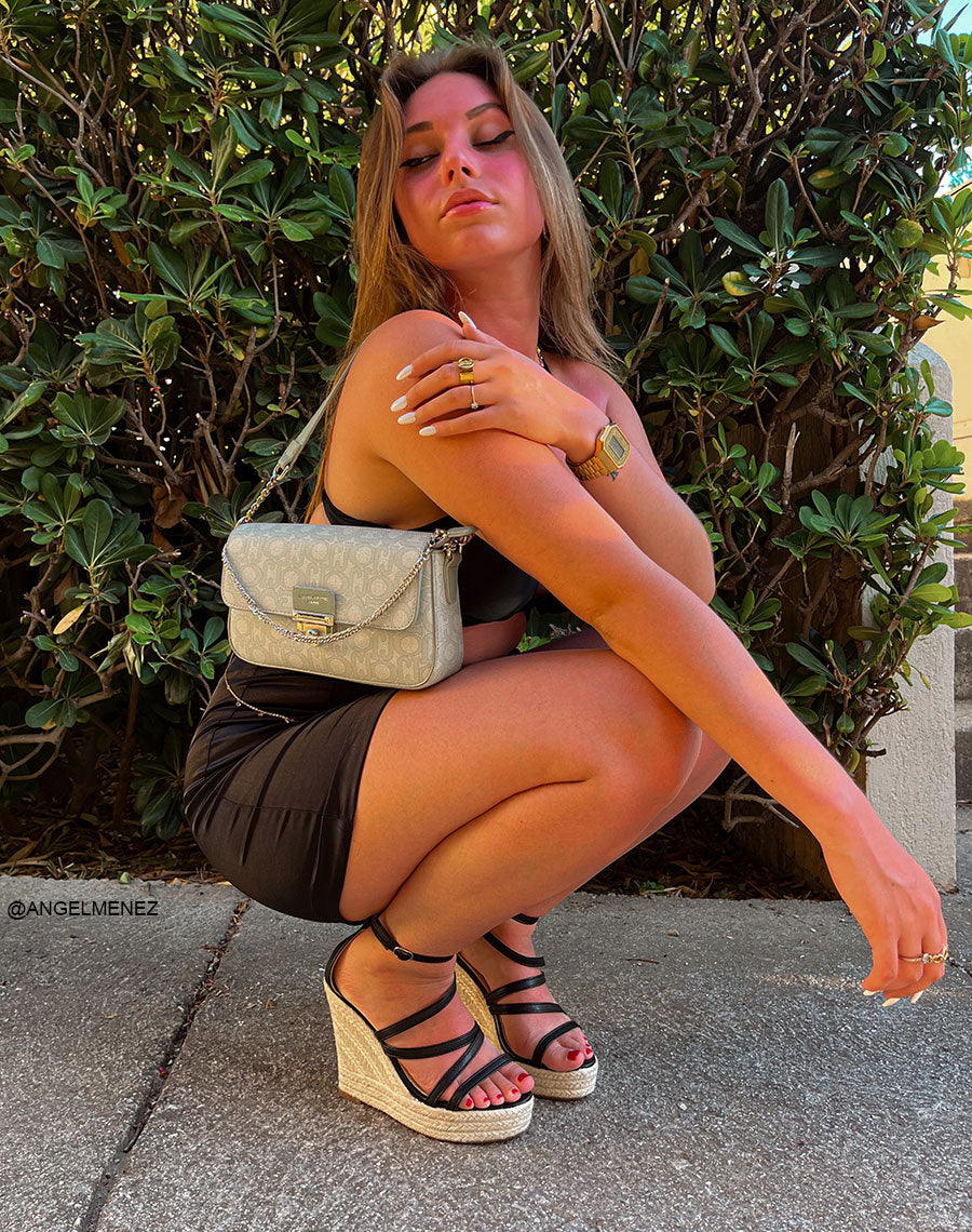 Compensée noires à lanières entrecroisées et talon haut