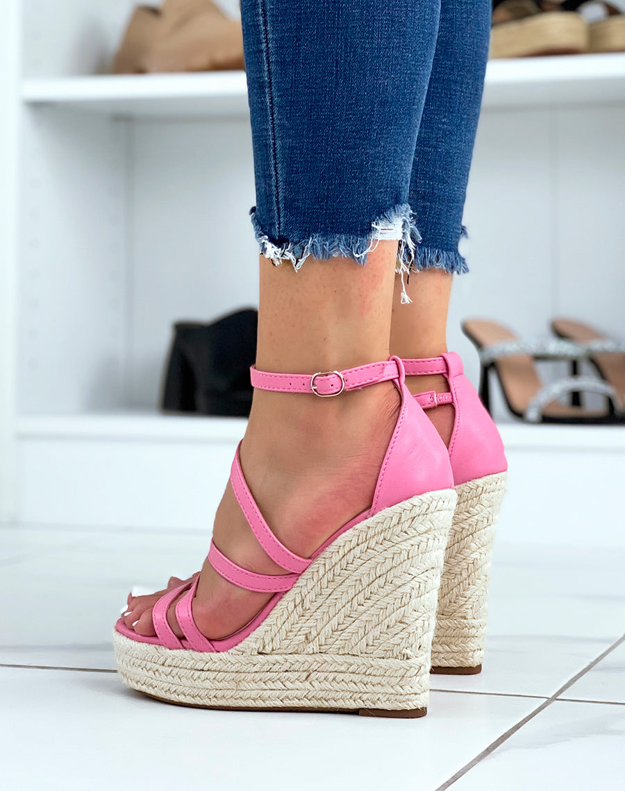 Compensée roses à lanières entrecroisées et talon haut