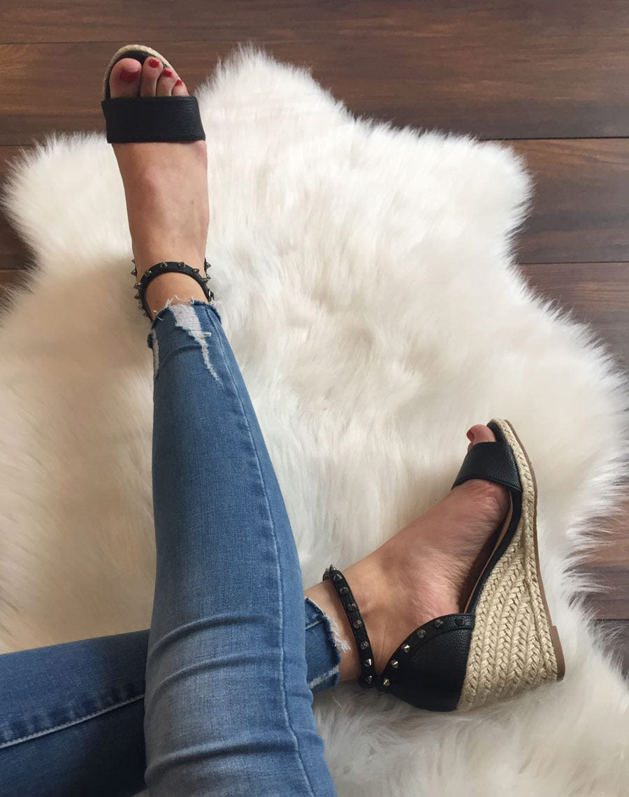 Compensées basses noires cloutés