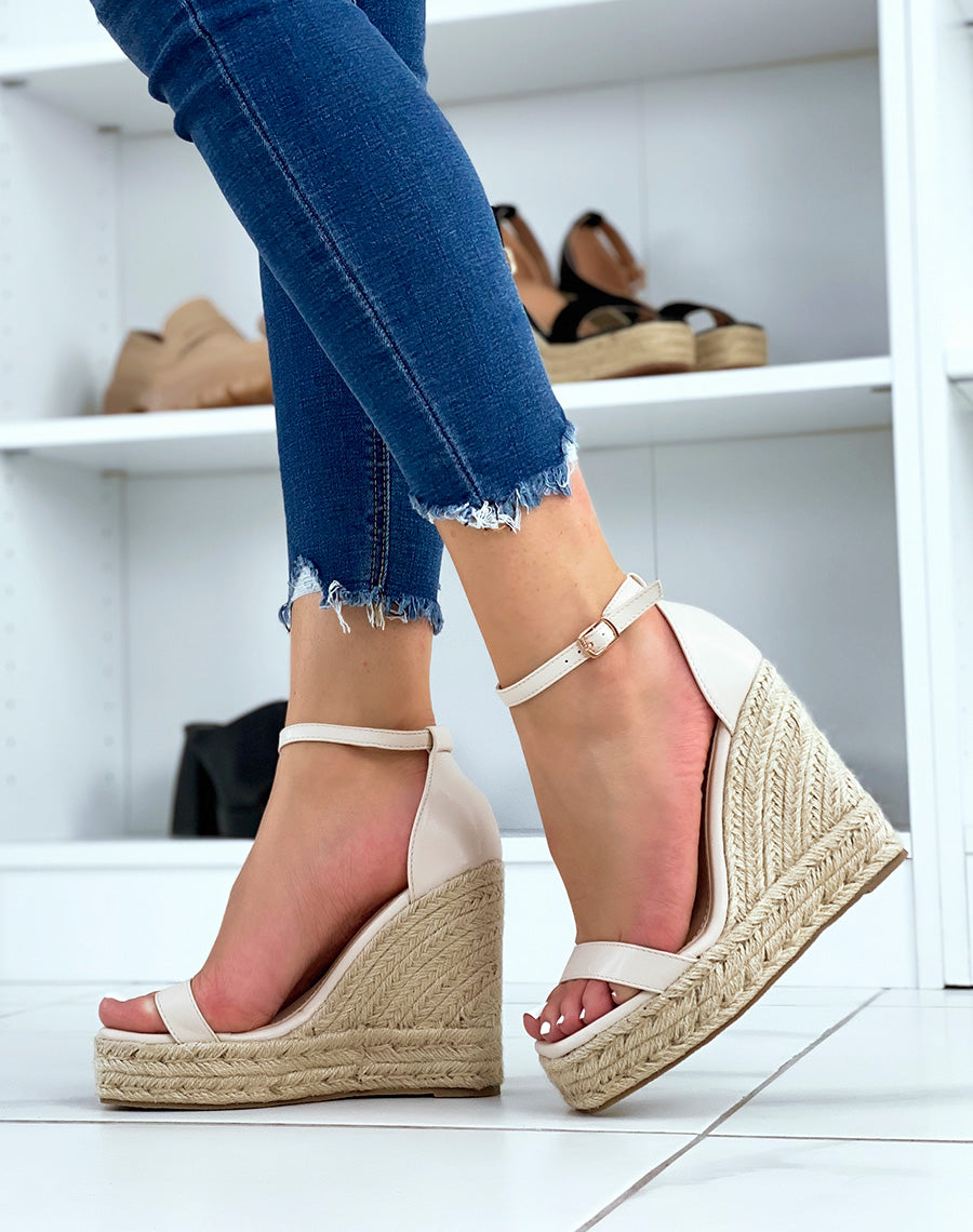 Compensées beige à bout carré et talon haut