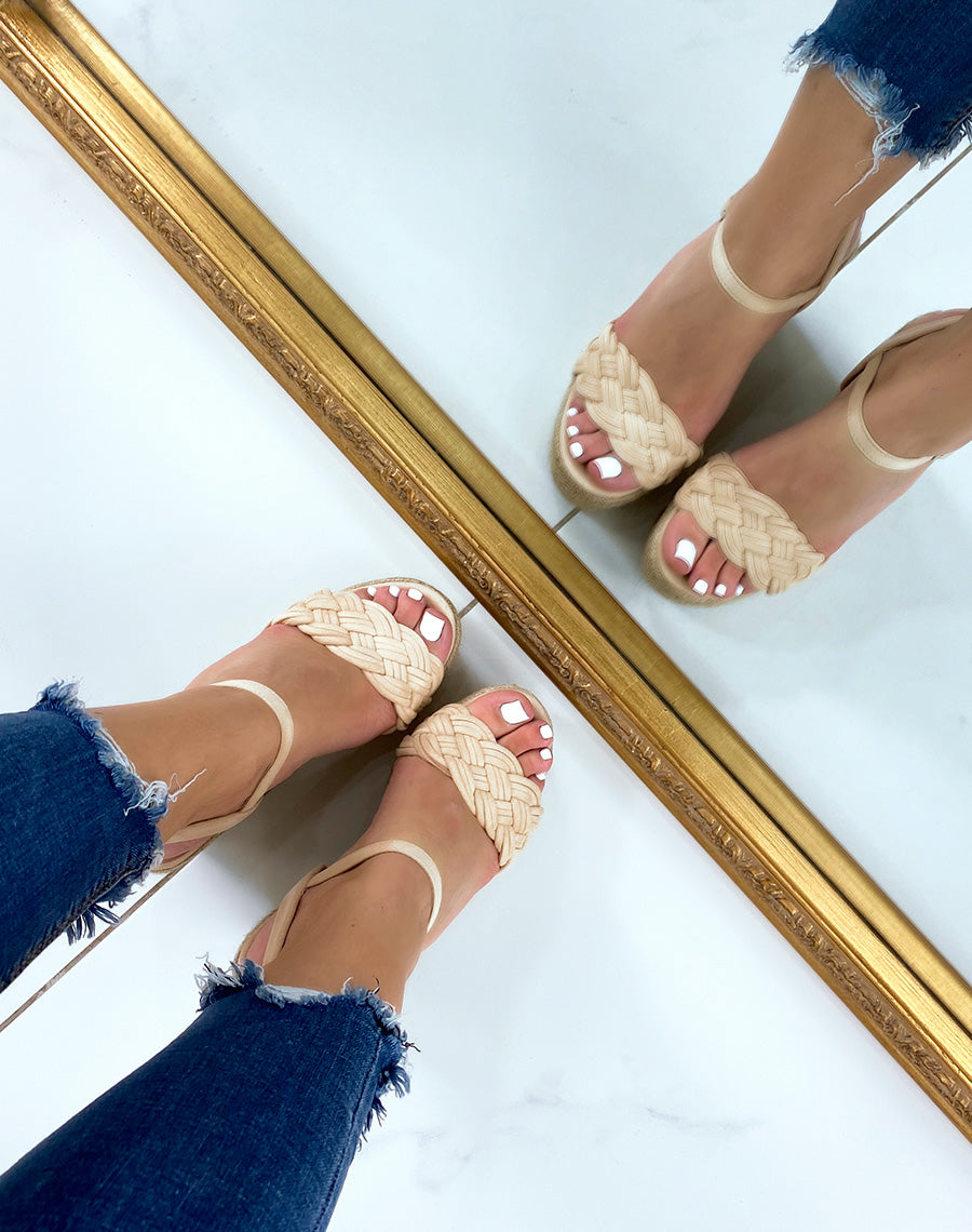 Compensées beiges à bride tressée