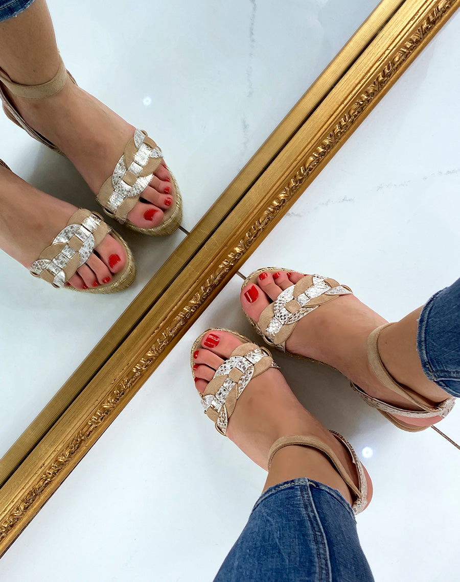 Compensées beiges à détails brillants