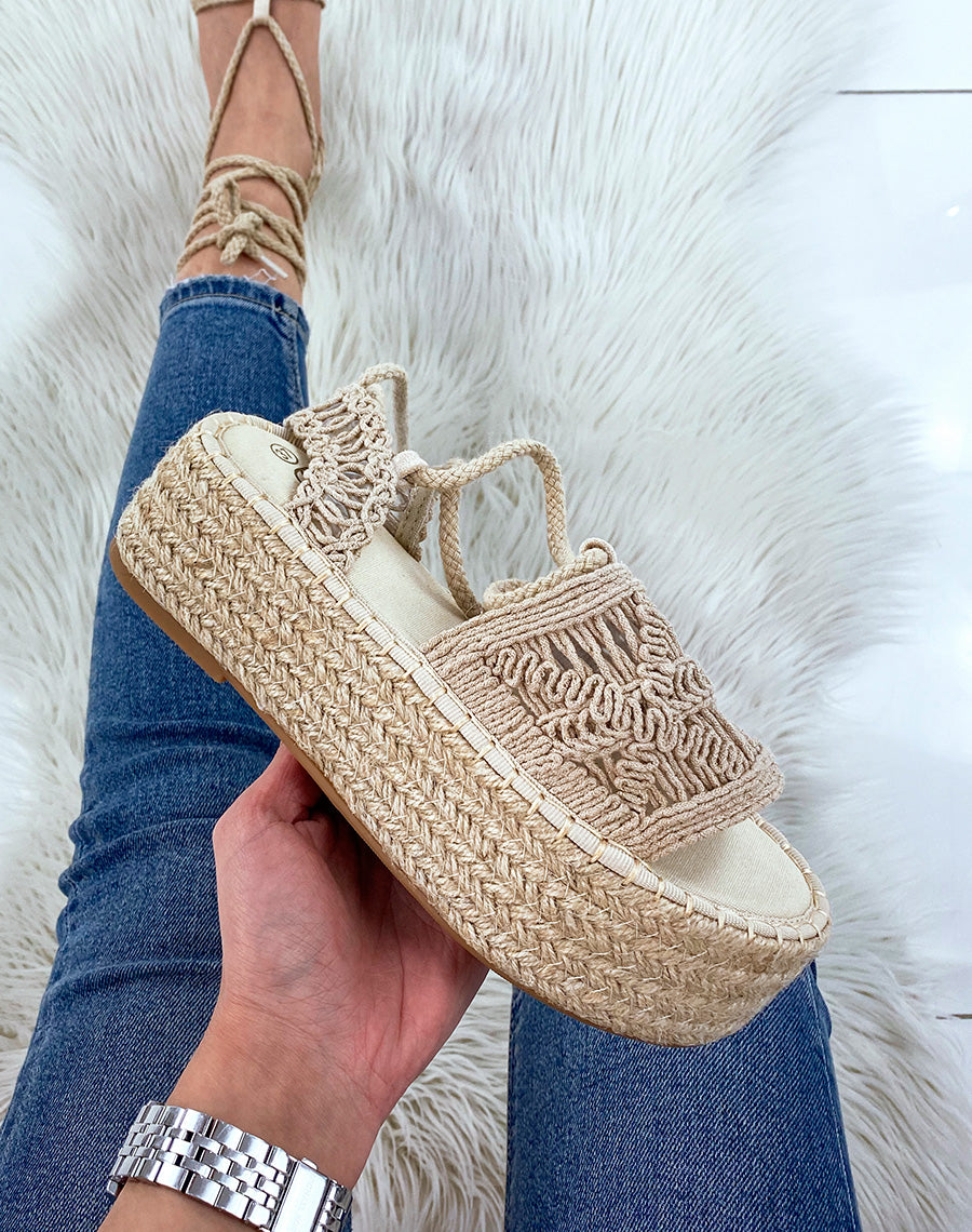 Compensées beiges à détails brodés