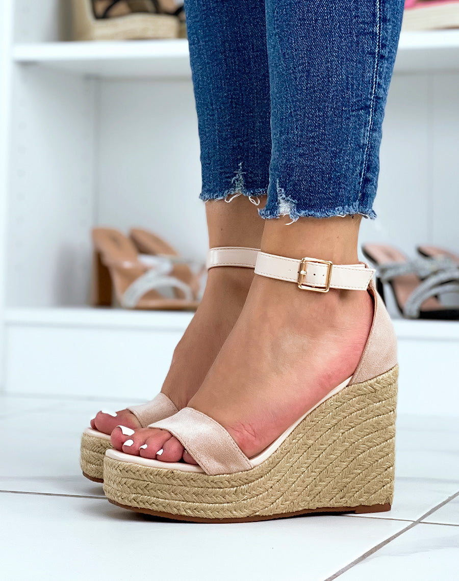 Compensées beiges en suédine à talon et lanière ajustable