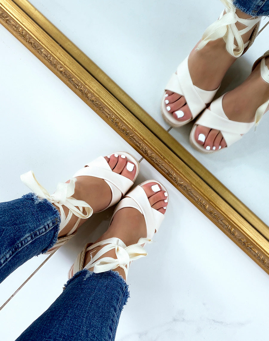 Compensées beiges en tissus à talon en toile de jute