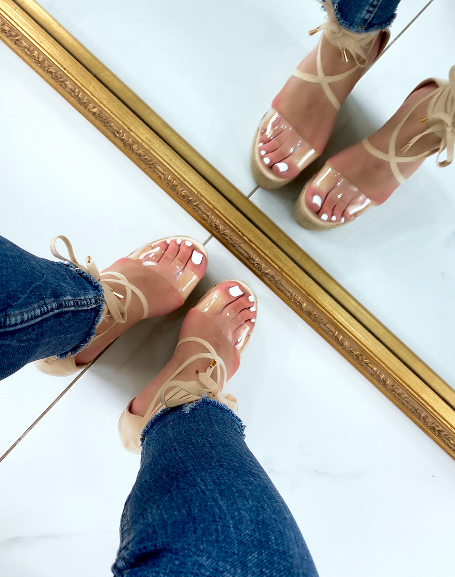 Compensées beiges à lacet et bride transparente