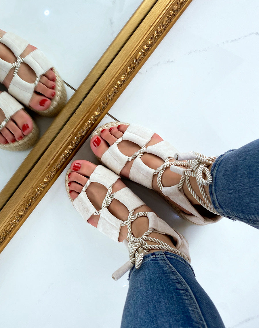 Compensées beiges à lacet et semelle en toile de jute