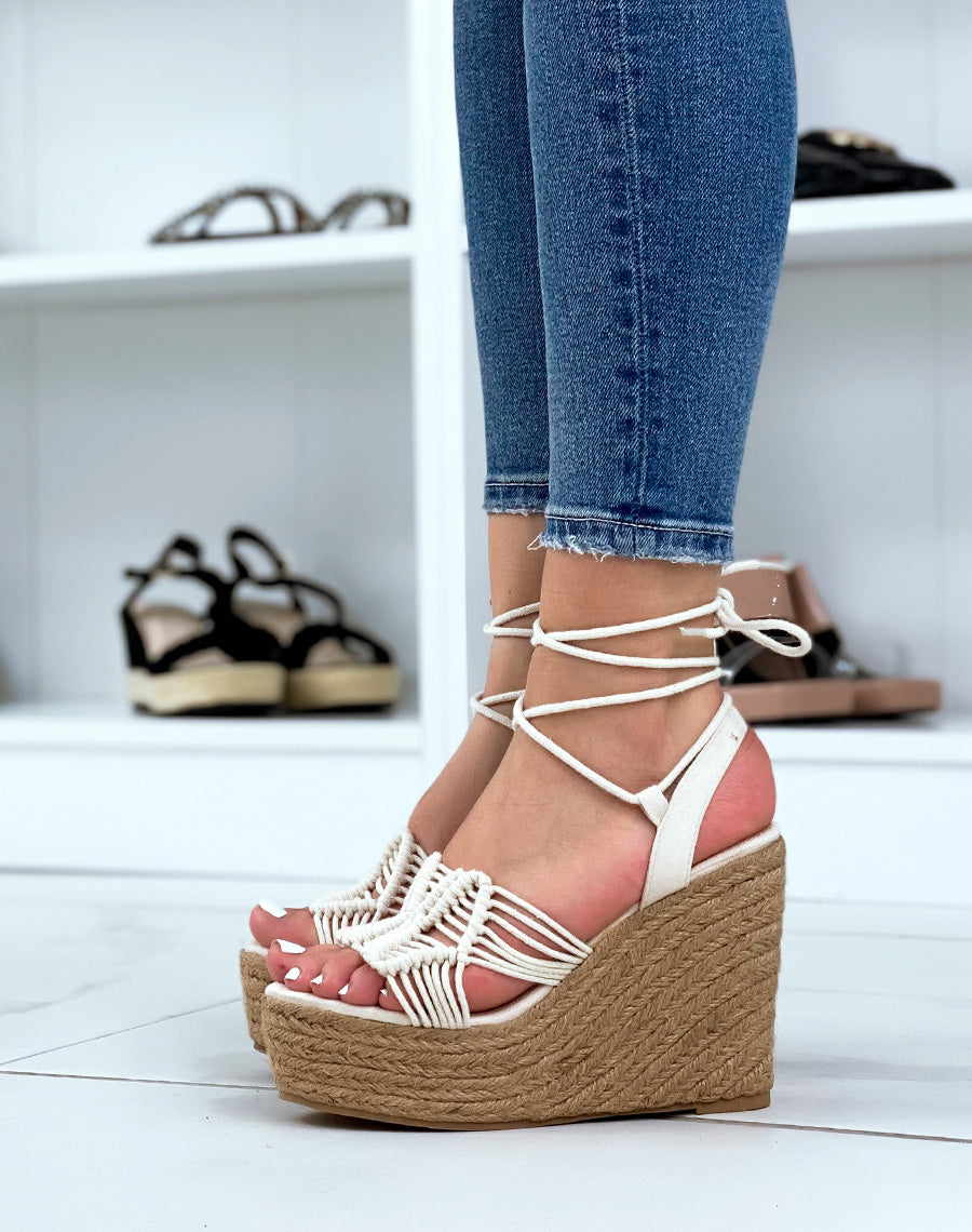 compensées beiges style bohème avec lacets